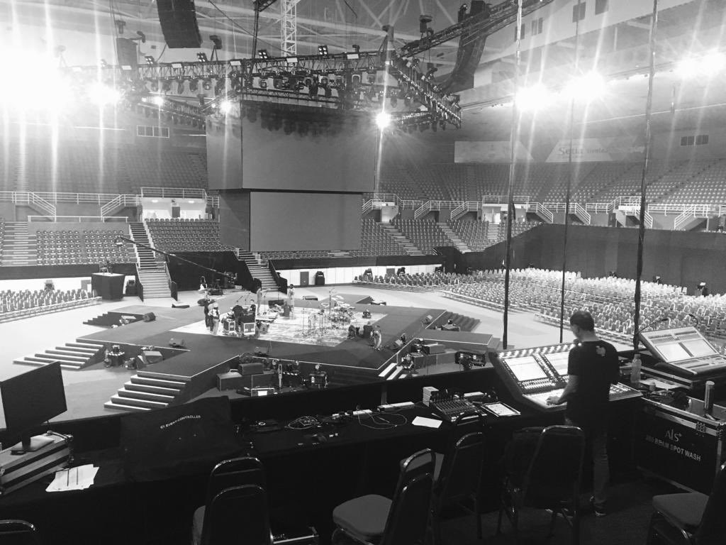 nikhilvpai's tweet photo. Soundcheck done for what promises to be a stellar gig “In The Round” for Agam at the VCON in Penang, Malaysia. 
.
.
.
#agamtheband #nixonthemix #fohengineer #livesoundengineer #adreamtoremember #carnaticiscool #livesound #metalmusic #liveconcert #concertintheround https://t.co/5EExCs5AXb