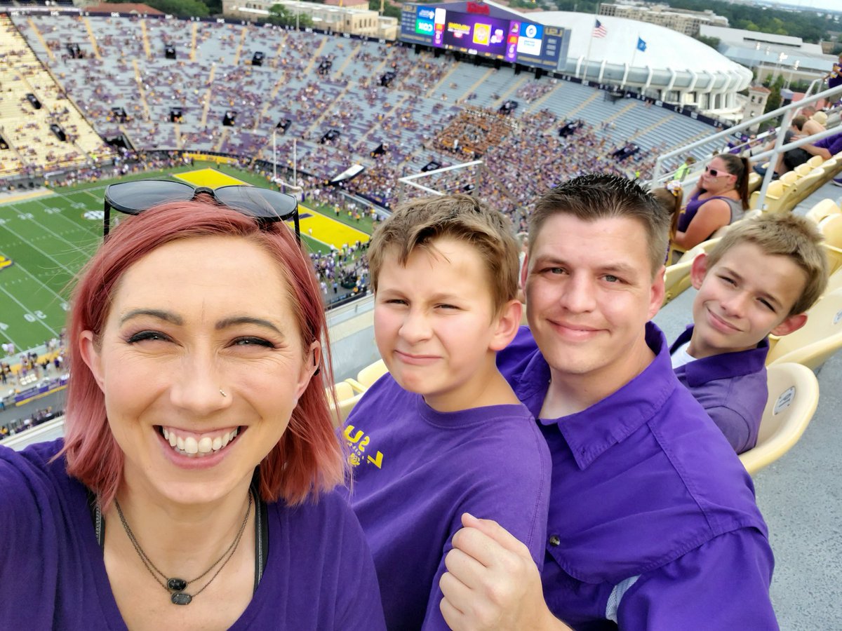 Cassanndra7's tweet photo. First family LSU game 
#LSU #GeauxTigers https://t.co/TecRLT4blB