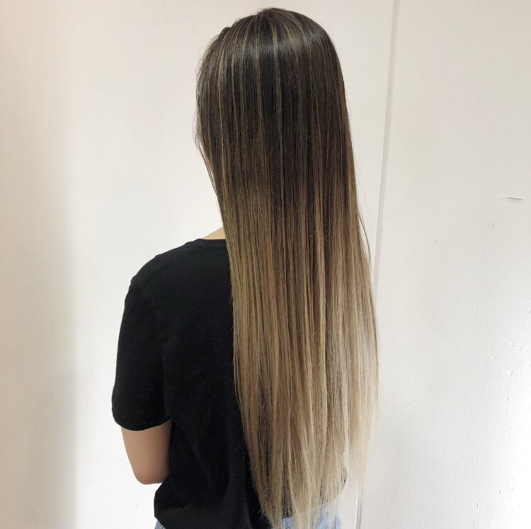 ananda_maruyama's tweet photo. カラフル🌈✨
みなさんヘアカラーを楽しんでてかわいい！！
髪色を何色にしようか迷ってる方、お待ちしてます😘
#colorful #ヘアカラー #下北沢 #美容室 #秋カラー #グリーンヘア #ピンクヘア #グレー #グラデーション #ベージュ #ハイライト #ヘアアレンジ #マッシュ #お洒落さんと繋がりたい #古着 https://t.co/TMPEOmWYPz