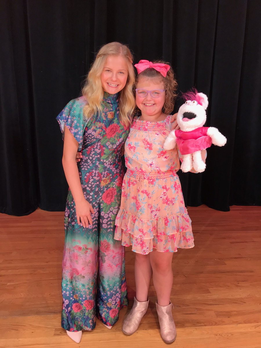 BigShow_Adam's tweet photo. Thanks @ItsDarciLynne for a great show and making this seven year old girl's night a perfect one! #niceshoes https://t.co/2d5JARAHMU