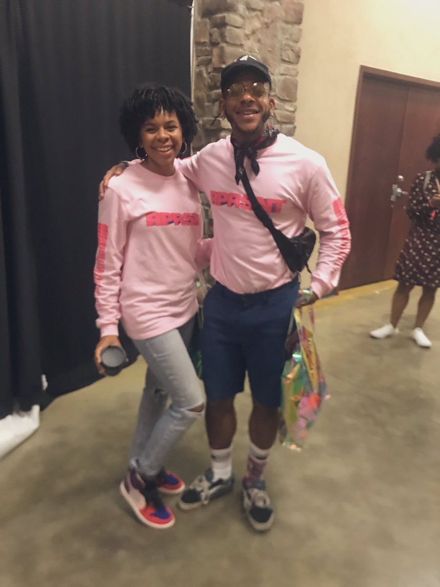 GQFancyPants's tweet photo. Twitter you know how y’all be finding people , I need #transformationnation to find this girly, #ThisIsV1
By the end of this session/night this shirt was sweater smooth out shoutout to the conference Merch tho https://t.co/OpKojtR2NF