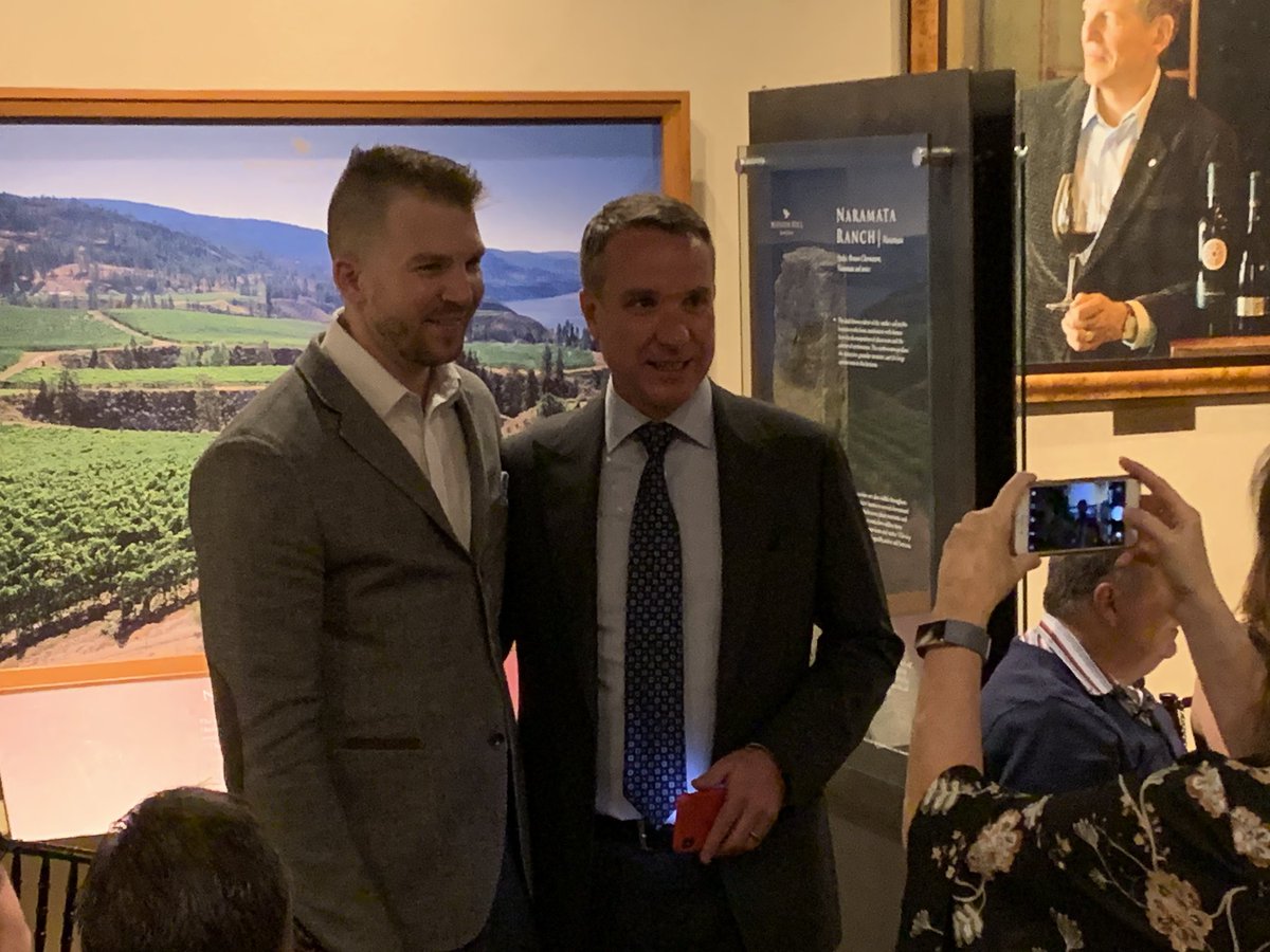 CanadianSVS's tweet photo. Congratulations Dr. Roberts @DerekRoberts01 on winning the #CSVS2019 best presentation award! https://t.co/ZpdL5bRc50