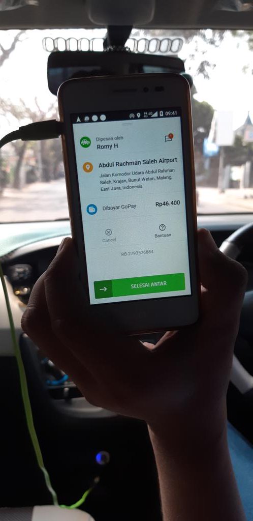 romymomi's tweet photo. @gojekindonesia hallo, saya memakai gocar dari Hotel ke Airport di Malang.   Hopay saya terpotong Rp. 60,000 sesuai yg di aplikasi, tapi saya lihat di apps mas driver gocar ongkos hanya Rp. 46,800?? https://t.co/yWbM0xJ7pT