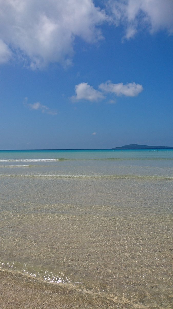 壱河ふぇーす 夏期水着イラストでよく見る背景だけどこんな綺麗な砂浜リアルで見たの初めて