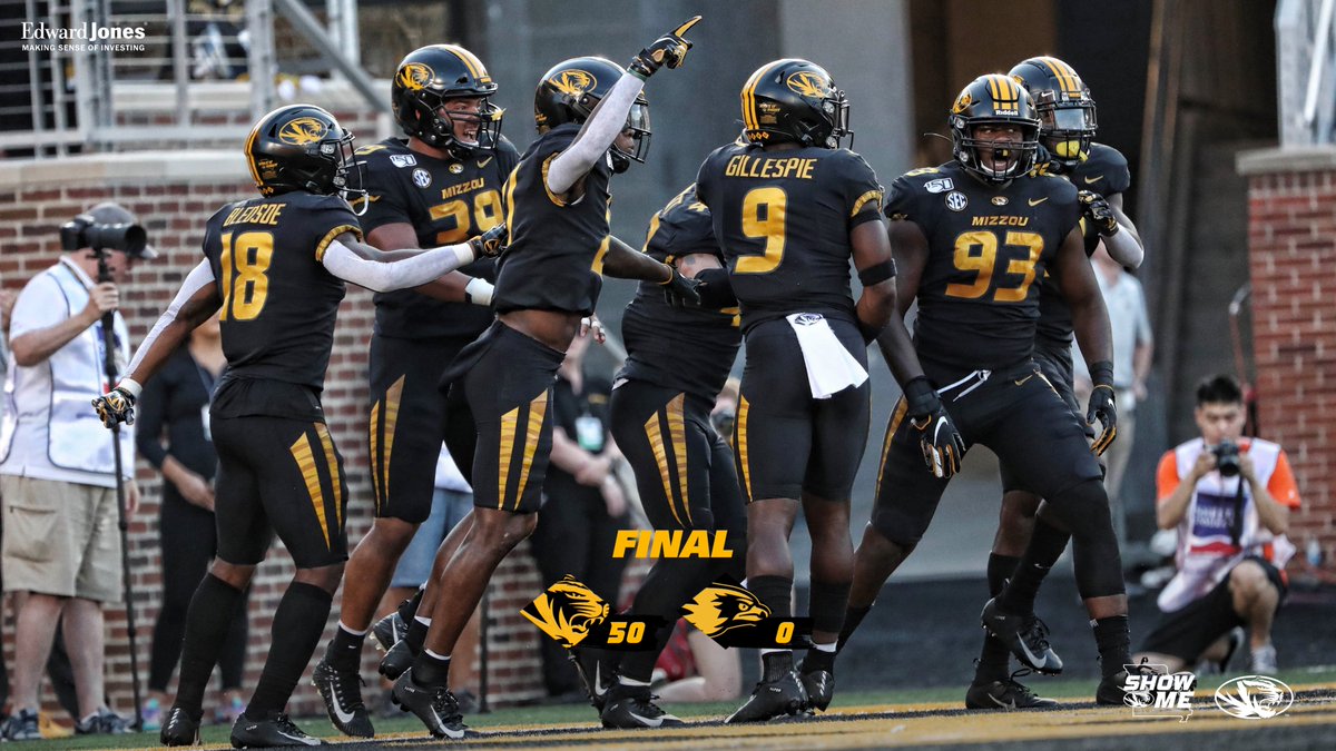 MizzouFootball's tweet photo. 5⃣0⃣-0⃣ on 5⃣0⃣0⃣th 🏟️

#MIZ #ShowMe 🐯🏈 https://t.co/uaqu7sMIIJ