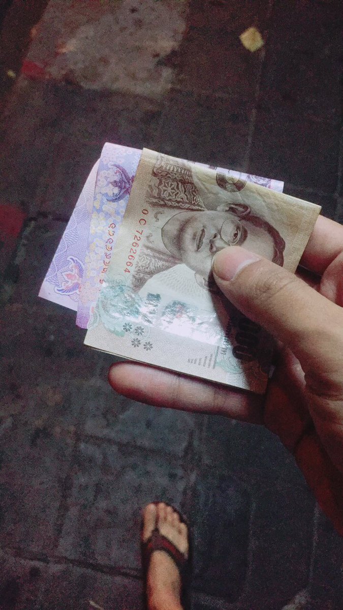 Jonikong3's tweet photo. เที่ยงนี้น้ำเต็มมดลูกแน่ๆ ใครสนมาเลย #แยกคลองตัน https://t.co/eqQ3cQ5bss
