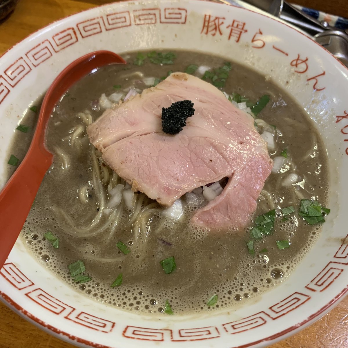 でぃ の G柄マスクの人 豚骨らーめん れん 伊勢崎市 イカ煮干らーめん やっと食べられた W こんな美味いイカ煮干初めて食べた 濃厚なのにまろやかで箸とレンゲが全く止まらないw そして念願のステッカーget 豚骨らーめんれん イカ煮干