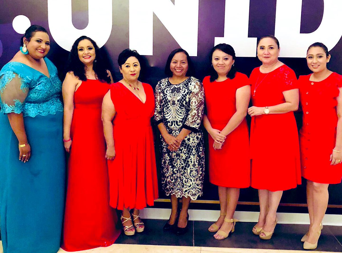 UNID_Czm's tweet photo. GRACIAS EQUIPO UNID Campus Cozumel por darnos la oportunidad de entregar la Generación de Licenciatura 2016 -2019 y haber entregado el grado de Maestros en Administración de Negocios, Educación y Juicios Orales. https://t.co/askPQldXgx