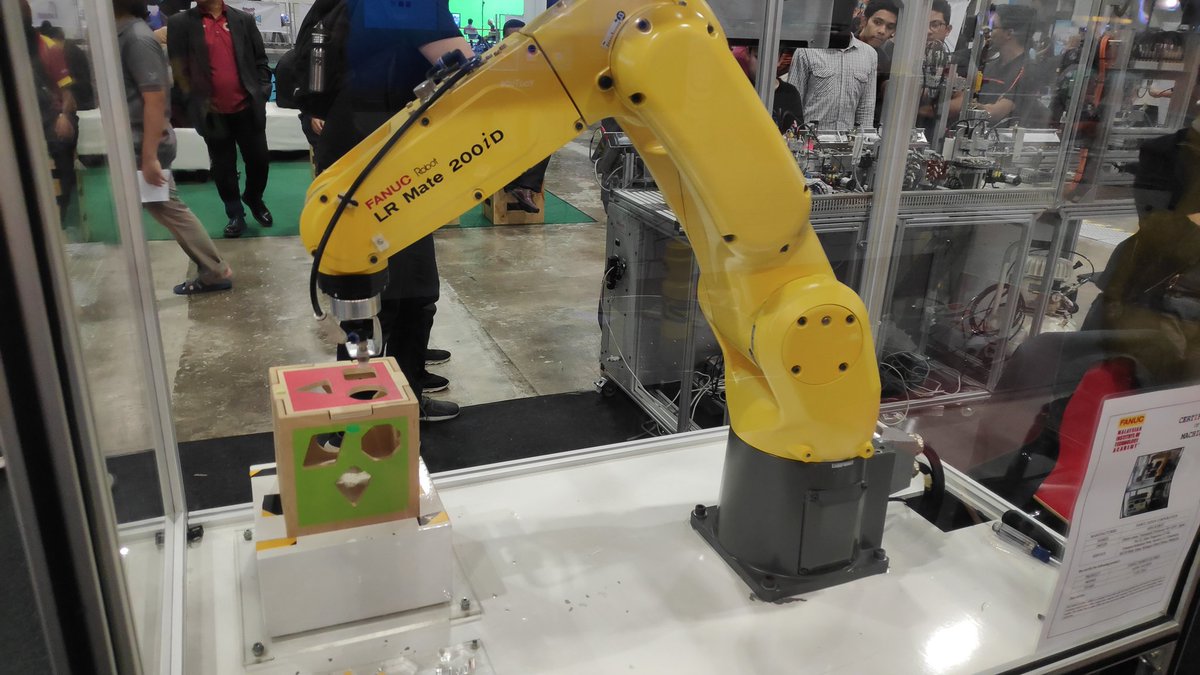 mymdec's tweet photo. It's the second and final day of #mydigitalmaker Fair 2019, with plenty of exciting #STEM learning opportunities taking place here at MITEC! 

#MDM19 #LetsBuildTogether #DigitalMalaysiaForward https://t.co/MMCaHhg8Hr