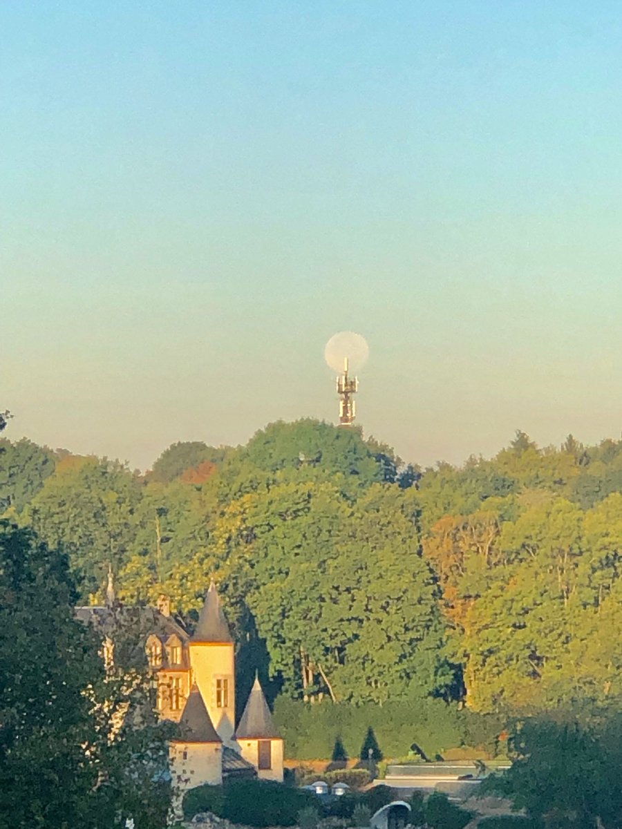 troj75's tweet photo. ⁦@liguegolfidf⁩ ⁦@UgolfCely⁩ la lune joue au bilboquet ! R2 Grand Prix jeunes ⛳️ https://t.co/Lp2y2D3pw4