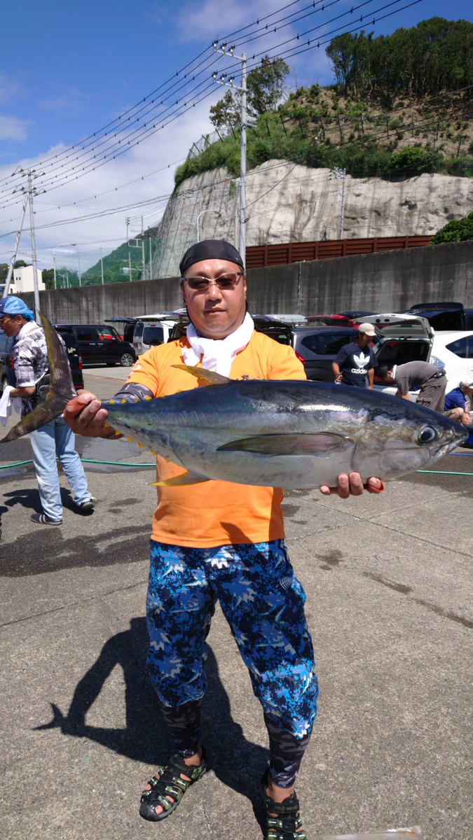 静浦港 真成丸 釣り船 در توییتر 明日カツオ キハダマグロ緊急大募集 まだ1名 今日のマグロ28 1本 キメジ5 7 11 チャッパ19本 カツオ餌6 18本 ルアー0 3本とチャッパ1本 ルアーも当たり多いけど餌と同じくバラシまくり 明日から凪続き 静浦港 真成丸 釣り船 در توییتر 明日カツオ キハダマグロ緊急大募集 まだ1名 今日のマグロ28 1本 キメジ5 7 11 チャッパ19本 カツオ餌6 18本 ルアー0 3本とチャッパ1本 ルアーも当たり多いけど餌と同じくバラシまくり 明日から凪続き