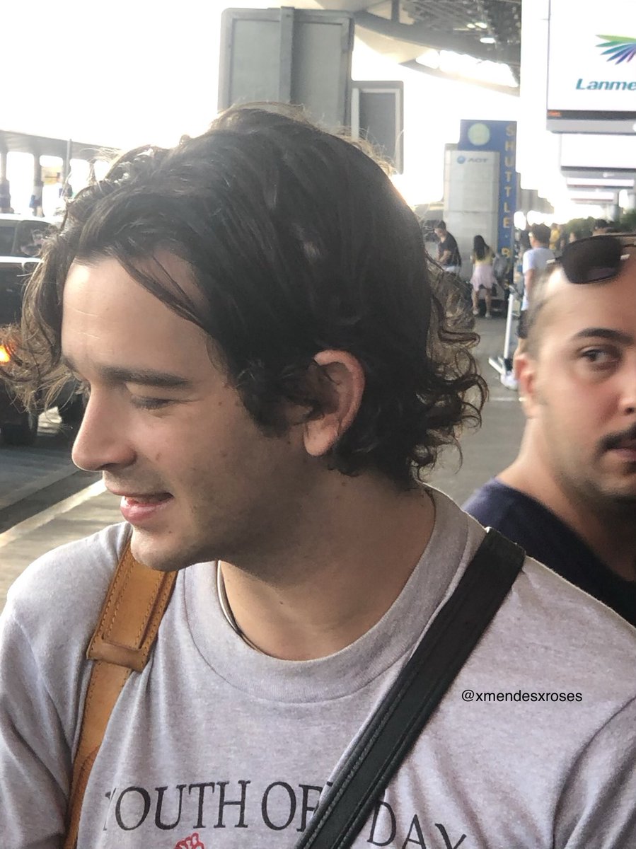 mym__elo's tweet photo. Safe flight Matty 💙 #The1975liveinBKK https://t.co/AVCJDFHh4B