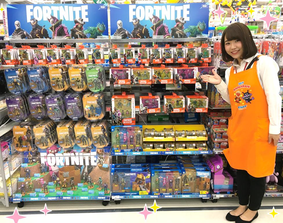 ビックカメララゾーナ川崎店 公式 １階ビックトイズに フォートナイト コーナーが登場 リアルアクションフィギュア や ビルディング用の建築資材パーツ入りセット 宝箱 集めればゲームの世界感を再現することが可能です ぜひお求め