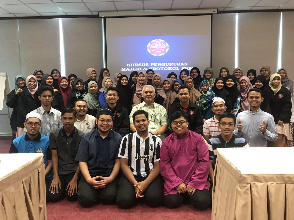 prmuitmpa's tweet photo. [ Kursus Pengurusan Majlis Dan Protokol ]

Bersama semua sekiteriat PRM dan penceramah jemputan En. Abdul Latif.

#Initiatingchanges 
#towardIslam https://t.co/37ScK0g3fd