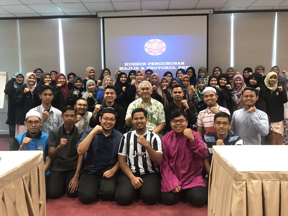 prmuitmpa's tweet photo. [ Kursus Pengurusan Majlis Dan Protokol ]

Bersama semua sekiteriat PRM dan penceramah jemputan En. Abdul Latif.

#Initiatingchanges 
#towardIslam https://t.co/37ScK0g3fd