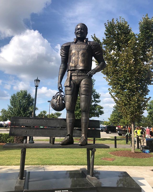 ProDirectSports's tweet image. Bronze statue of George Rogers outside of the William Bryce stadium at the University of South Carolina. George won the Heisman Trophy in 1980 and was inducted into the NFL Hall of Fame.