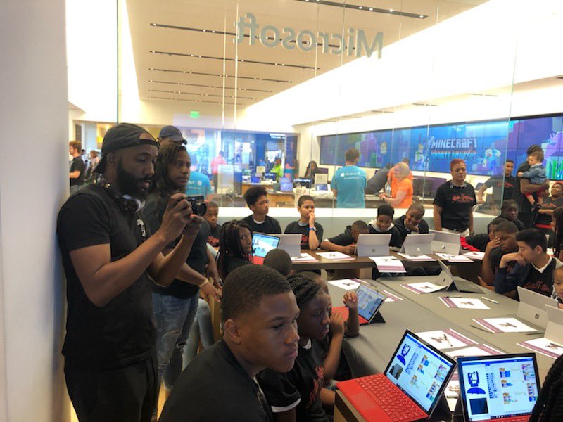 IAmCHAP24's tweet photo. My whole life i only dreamed of changing people lives,

So now my lifestyle has allowed me to do that. I live by my word and mean it when it comes to my city. This is the start of something bigger than basketball!! #JustAKidFromChester
#ChapCoding
#ChapAgriculture
#ChapLOVE https://t.co/ofeNyv26KM