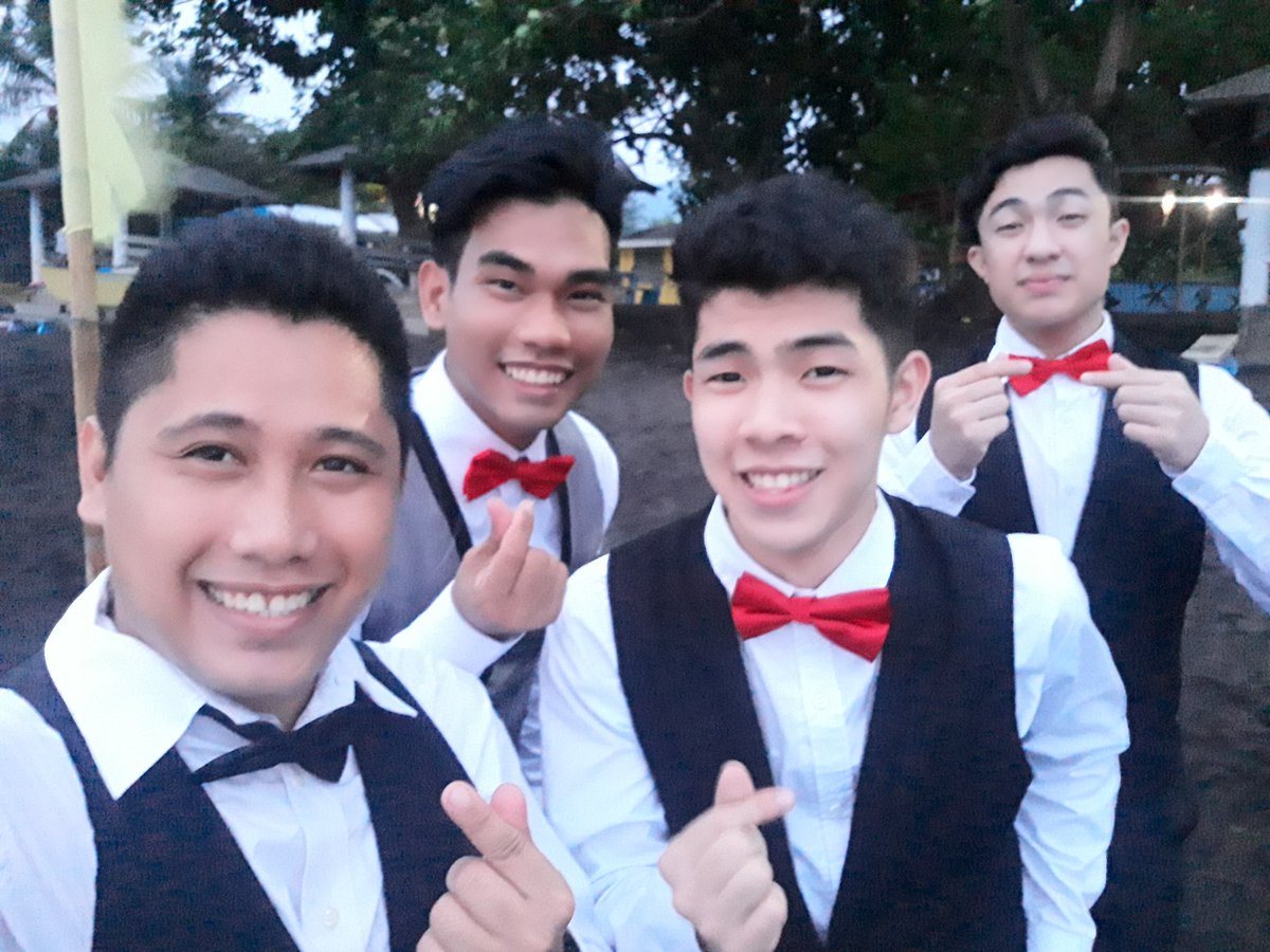 Ramyatabu's tweet photo. The Gang...

Not yet my wedding😂😁
#cousins
#family https://t.co/aTyIAL2LzP