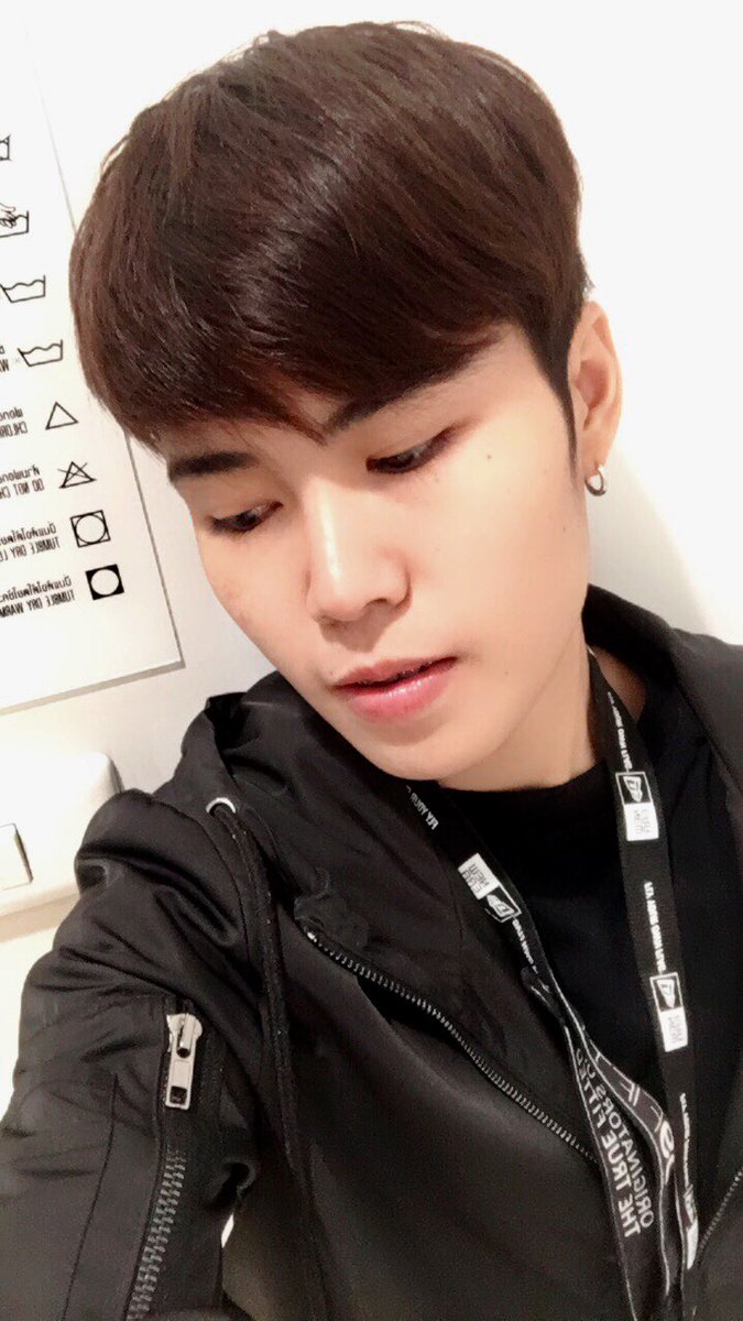 SuchadaCm's tweet image. ฉันก็ยังเป็นตัวฉัน ที่อยากให้เธอรักในตัวตนที่ฉันเป็น🖤 #แคปชั่นอกหัก #แคปชั่นเด็ด