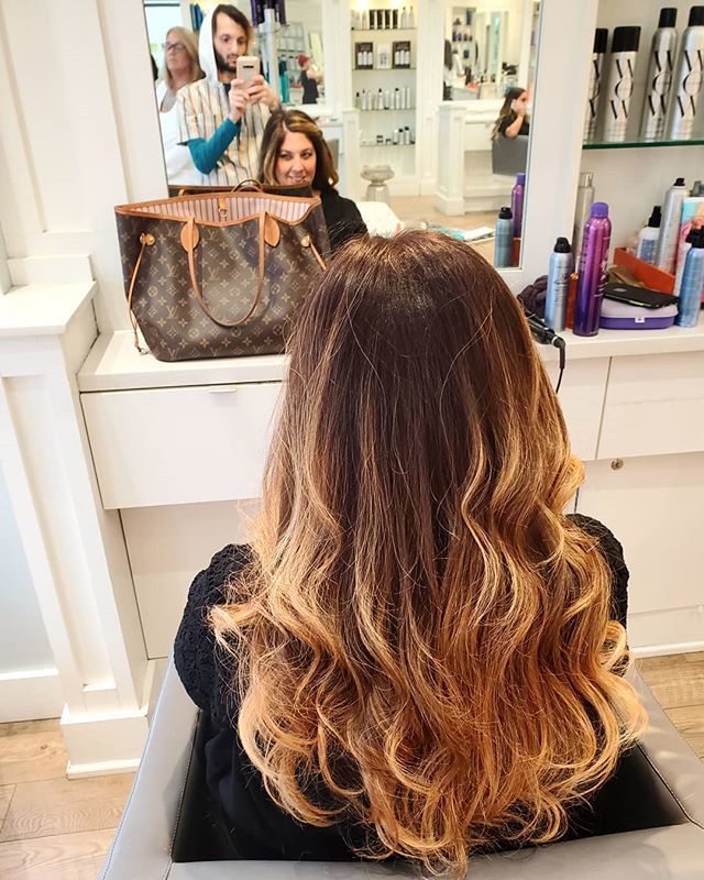 TheMinkIsMe's tweet photo. Tease Me!💇‍♀️💖😘
@rsaulnier16
@airebeautybar 
#hairofinstagram
#fabulous
#love #stylist
#baylage 
#bighairdontcare https://t.co/lBi27B0bxb https://t.co/CiroysoNki