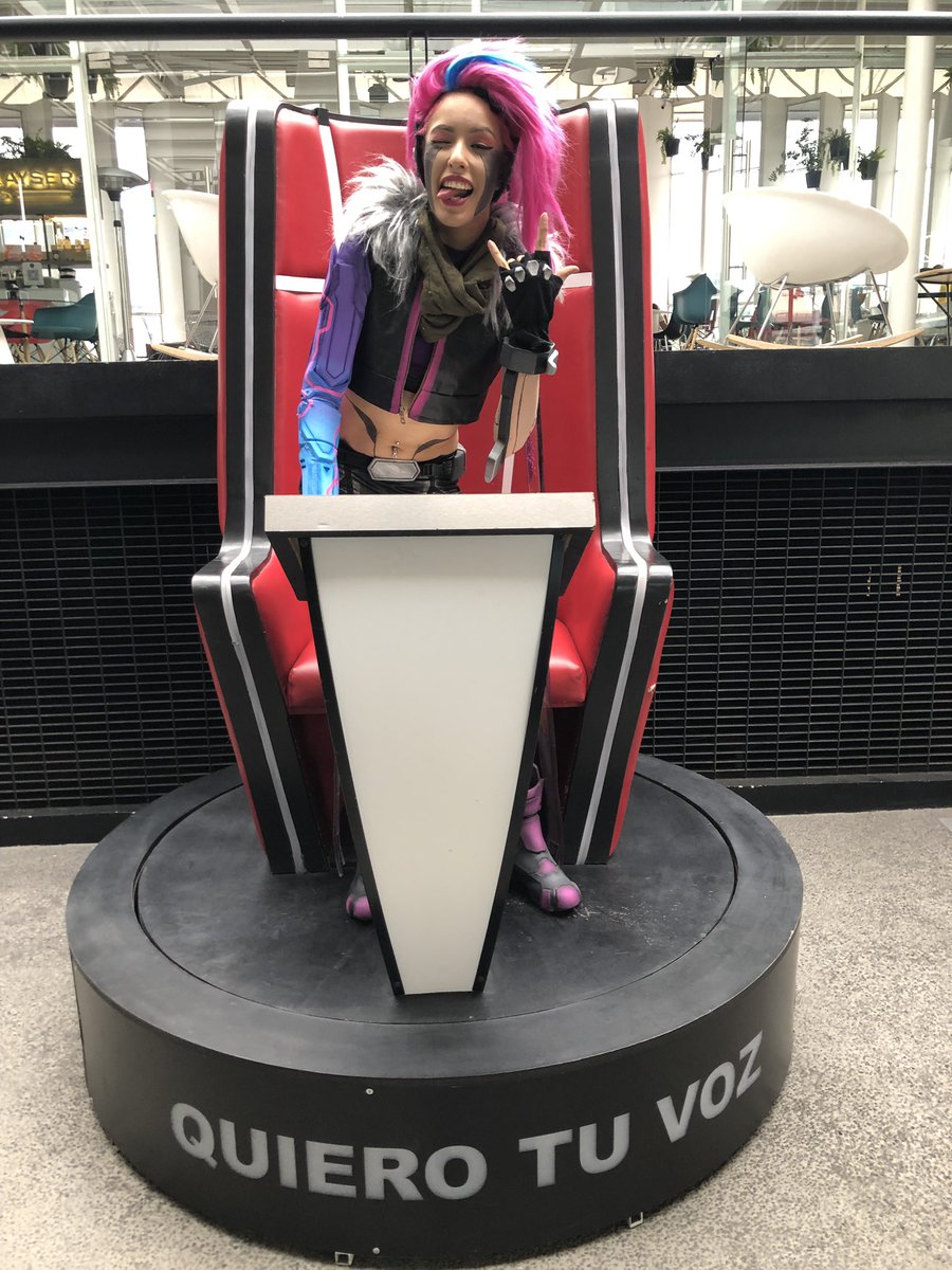 GiselleFitch's tweet image. Fotitos por el Foro! 😜🤟🏻 #projectjinx #gizerucosplayer #aztecaesports #leagueoflegends #riotgames