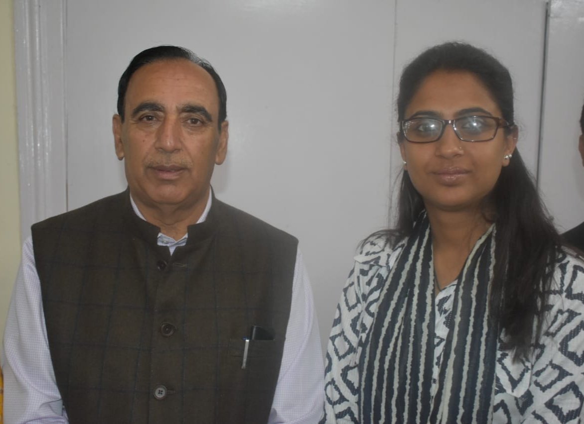 Gitanjalimhta's tweet photo. हिमाचल प्रदेश विधानसभा के मुख्य सचेतक एवं जनमंच के संयोजक आदरणीय श्री @NarinderBragta जी को जन्मदिवस की हार्दिक बधाई व शुभकामनाएँ !!!
ईश्वर से आपके स्वस्थ जीवन एवं दीर्घायु की कामना ��रती हूँ !!!
जय भाजपा 
जय श्री राम https://t.co/PGpLRCHSKl