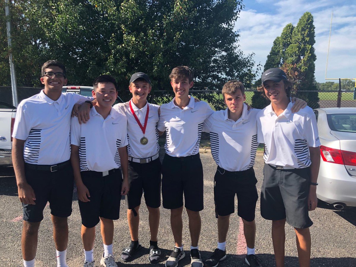 RHSBGOLF's tweet photo. Low team score of the season today at Metamora Fields.  Great work from the Knights.  A long way to go, but trending in the right direction!

Hammerton: 69 **Medalist
Herkelman @nate_herk 91
Marsh @mttmrsh00 82 ** Career Low
Hardin 96

Team: 338

#DMGB https://t.co/tAFrjqFtGA