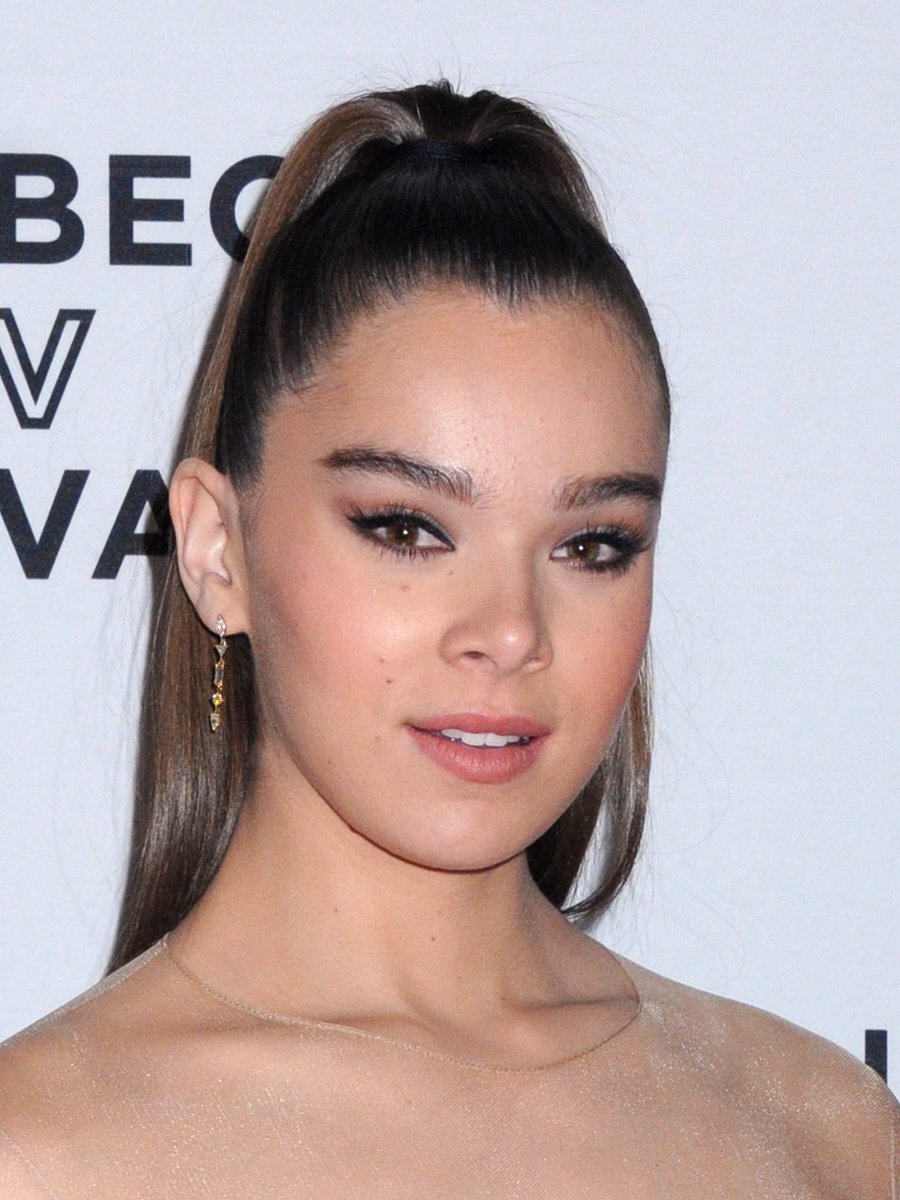 Hailee Steinfeld no red carpet do “Tribeca TV Festival 2019” - 14 de setembro. (4) 
#TribecaTVFestival