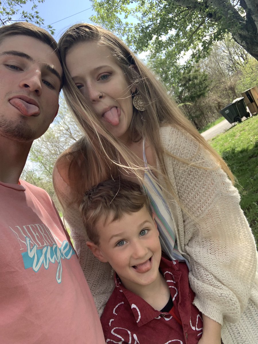 McKenzieWeien's tweet photo. Okay serious shoutout to @DGates_22 .... Just because he’s seriously the best and I sometimes overlook how incredibly smart, handsome, and funny he really is 💗 I’m a pretty lucky gal 💁🏼‍♀️ https://t.co/EBzBVtBqxv