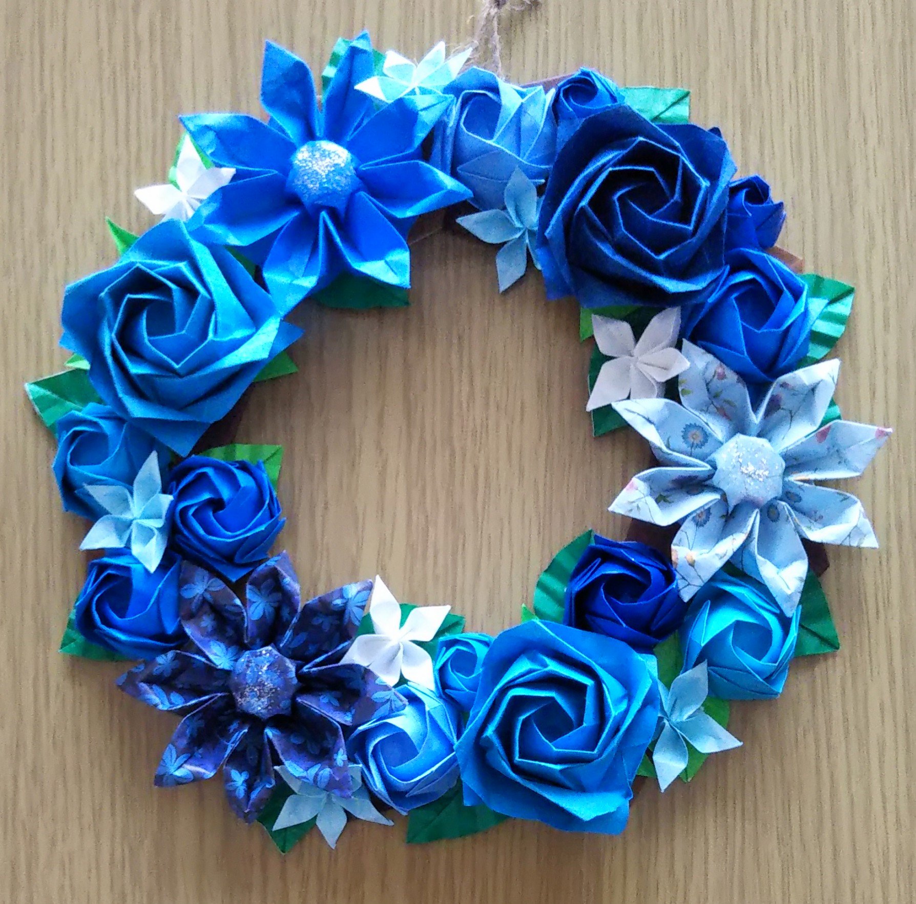 Koenon Twitter પર リース4号 立体的な花の折り方は色々あるね 山口 真 著書 1年中楽しめる花の折り紙 から 折り紙 リース Koenon Twitter પર リース4号 立体的な花の折り方は色々あるね 山口 真 著書 1年中楽しめる花の折り紙 から 折り紙 リース