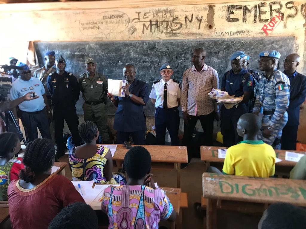 UN_CAR's tweet photo. Lancement officiel, ce 15/09, des épreuves écrites & sportives du processus de recrutement des 1000 FSI #RCA 🇨🇫 – Présence du Min. de l’intérieur Chargé de la Sécurité Publique, Gén. Brig. @HenriWanzet & le Chef de la @UNPOL_RCA , Gén. Div. Pascal Champion. https://t.co/fNlwDlvH6z