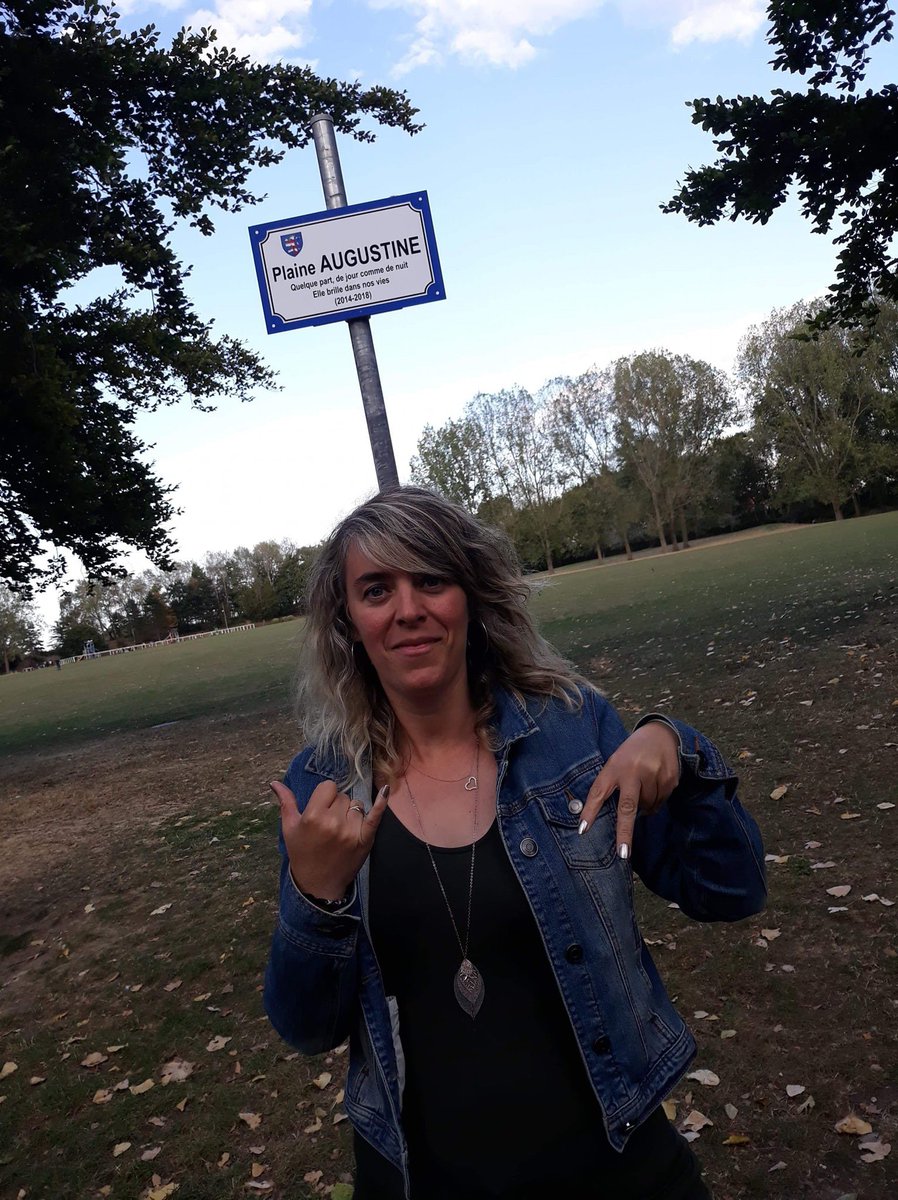AssoWAugustine's tweet photo. Aujourd'hui c'est notre wonder coordinatrice des bénévoles Manue, qui relève le défi du #WonderAugustineChallenge!
Dans le cadre de #SeptembreEnOr, mois de sensibilisation aux #cancerspédiatriques, elle soutient @AssoWAugustine ! Et vous ?
#WonderAugustine #CancersPédiatriques https://t.co/z7deFCodcB
