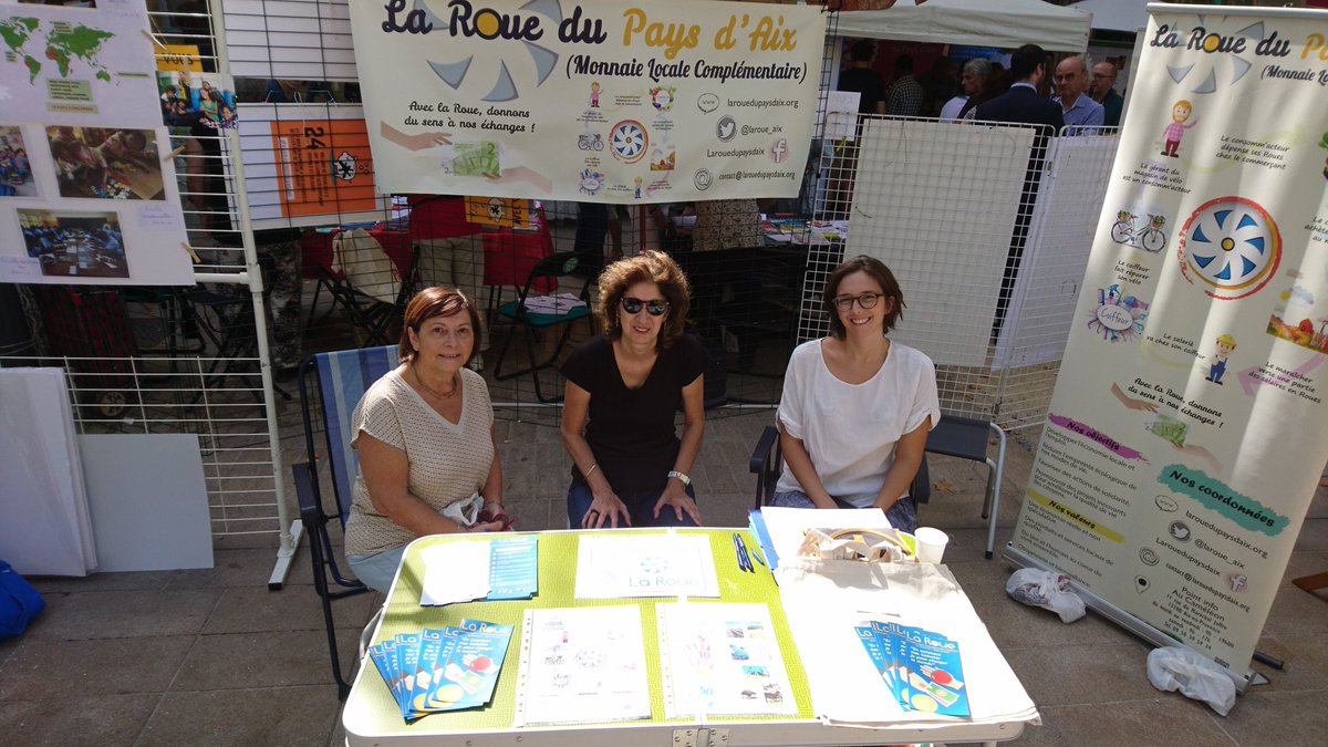 Encore un apres-midi pour venir nous poser des questions sur la Roue a l'Assogora, Cours Mirabeau, Aix-en-Pce!