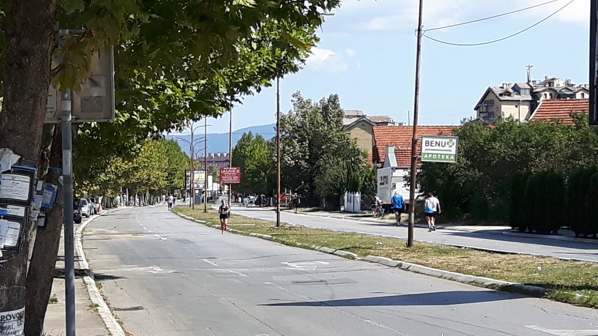 JelenaMKandic's tweet photo. Danas se #Čačak upisuje na listu gradova širom #Srbija🔴🔵⚪, Evrope i celog sveta gde se održava #PoluMaraton #HalfMarathon.🌎🏃🌍🏃🌏
Deo trase prolazi duž čitavog #bulevar #VukaKaradžića #BVK kroz naselje #Avenija2, a #okretnica kod hotel #Aveny i zgrade u našem komšiluku.😊 https://t.co/i40xyLk88F