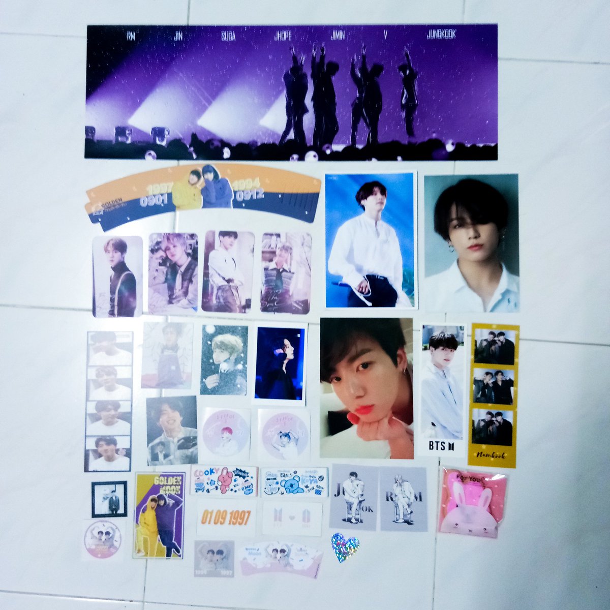 __960704xy's tweet photo. Thanks to Army who organized the event and also those freebies too 💜 Glad to meet you guys again :) 
See you all again at next event 💜
#BTS #방탄소년단 
#GoldenMoonInMY #GoldenMoonInPG 
@BTS_twt https://t.co/s4avpWuNhP
