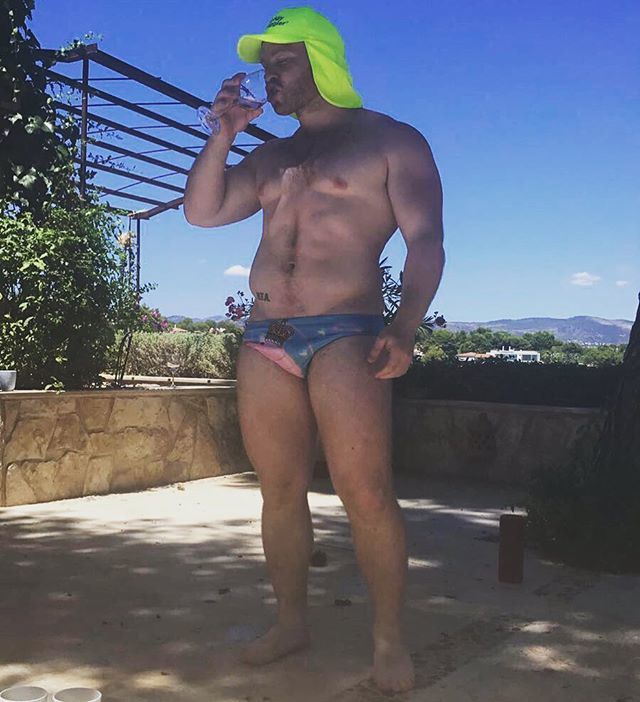 Shaded &amp; Hydrated #tyler #bta #smugglers #budgies #budgysmuggler ift.tt/2ZX7QCt