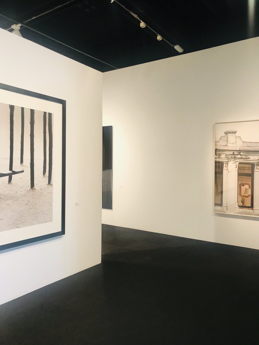 mariangelsarbus's tweet photo. Deixar que els infants t’expliquin amb les seves paraules el que veuen i imaginen a les fabuloses fotografies #aparences del @BolitGirona et fa considerar unes perspectives fabuloses #Girona #artcontemporani https://t.co/vsAa3KTz6P