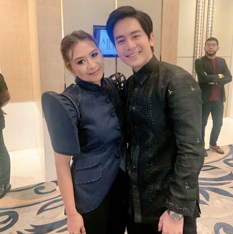 popoy__gonzales's tweet photo. "he arrived solo but here he is with tita ces!" 

- ms. ces drilon 

#ABSCBNBaII2019 https://t.co/ifMOZ1KkDo