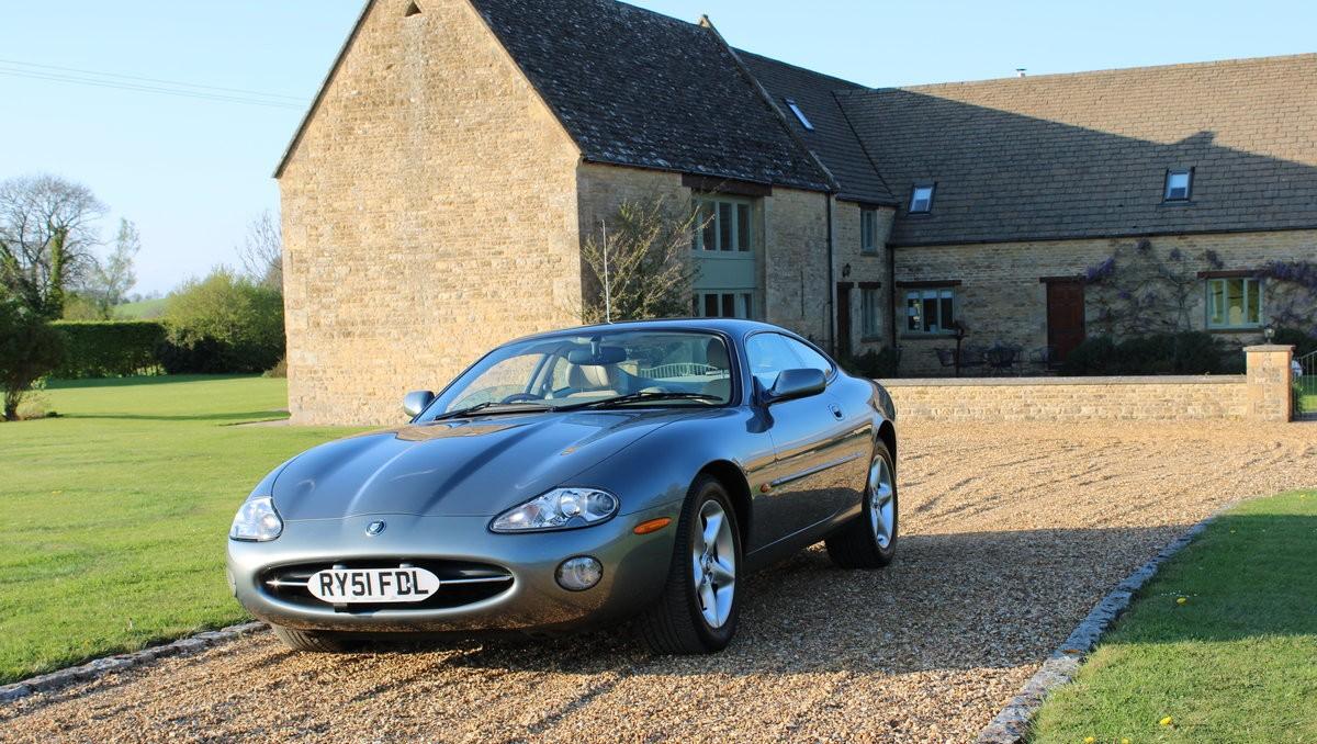 carandclassic's tweet photo. Our Sunday Pick! 💜
This 2002 Jaguar XK 8 is simply stunning, finished in Quartz Grey Coupe with an Oatmeal leather interior.
Click here for full details: https://t.co/dWwfh1jvUc
@bicestersportscars
#sundaypick #jaguar #xk8 #cars #classiccars #fastcar #speed #drive https://t.co/AowKsU7Lh9