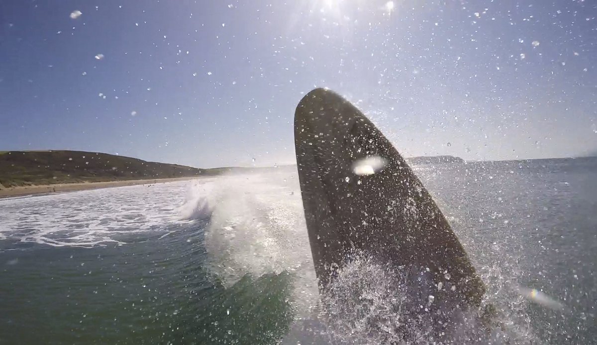WoolacombeSurf's tweet photo. Hitting the lip on the FireWire 8’7” Submoon 🤙 #nofilter #septemberswells #uk #surfing #midlength #longboard #fun #sparkles #lip #wave @firewire #submoon @carvemag #sunshine #offshore #surfschool #woolacombesurfcentre #woolacombe https://t.co/EiSBc5dzfx