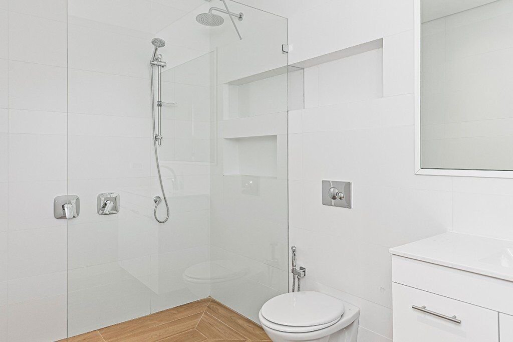 JeruRealEstate's tweet photo. Large 2nd Floor Apartment in Old Katamon Neighborhood. 199 m², 4  Bedrooms, 3.5  Bathrooms.  Near dining &amp; shopping. Central air, underfloor heating, parking, Shabbat elevator, Sukkah balcony, storage room. https://t.co/i6lIyX3kRb #israelrealestate #israelproperty #oldkatemon https://t.co/e4r4gT8oyH