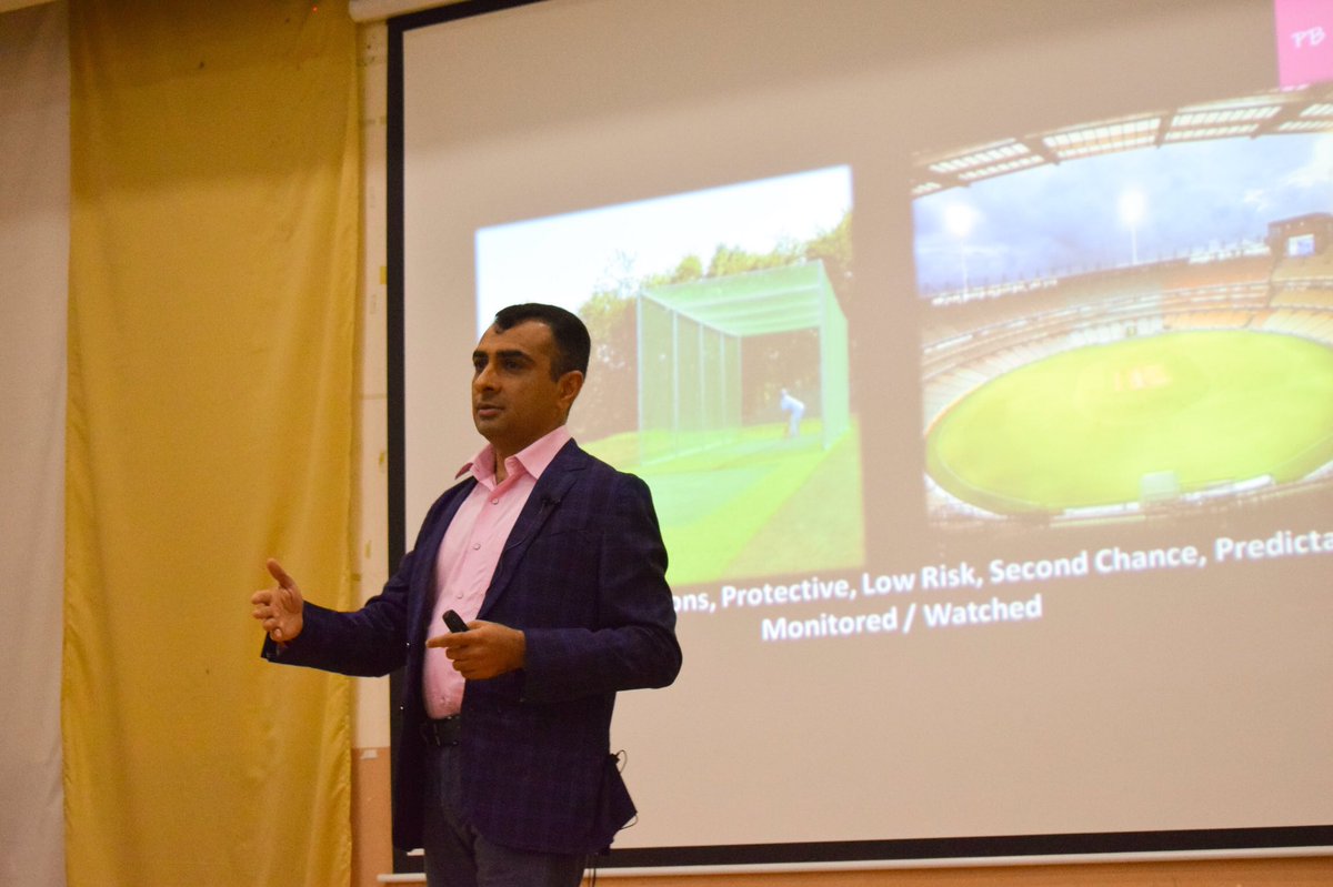 FMSBaroda's tweet photo. We had among us, our alumnus, Mr. Purav Bhatt, Business Development Head- Digital Solutions, South Asia, at Siemens as a guest speaker to deliver a lecture on the topic, “Transition from Campus to Corporate”

#Siemens
#GuestLecture
#Corporates
#FMSBaroda
#msubaroda https://t.co/K4onZB9PRj
