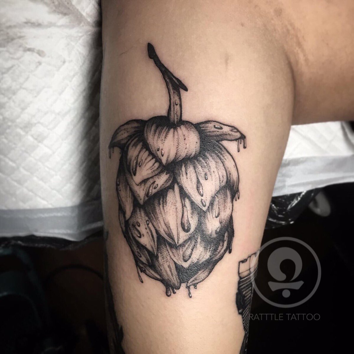 RattleTattoo's tweet photo. Thank you so much.

Work by Fang
https://t.co/Y91rIP7djA 

- - - - - - - - - - - - - - - - - - - - - - - 
#flashwork #inceptionspinningtop #hop #hoptattoo #blackandgray #rattletattoo https://t.co/WK9WNR8mDW