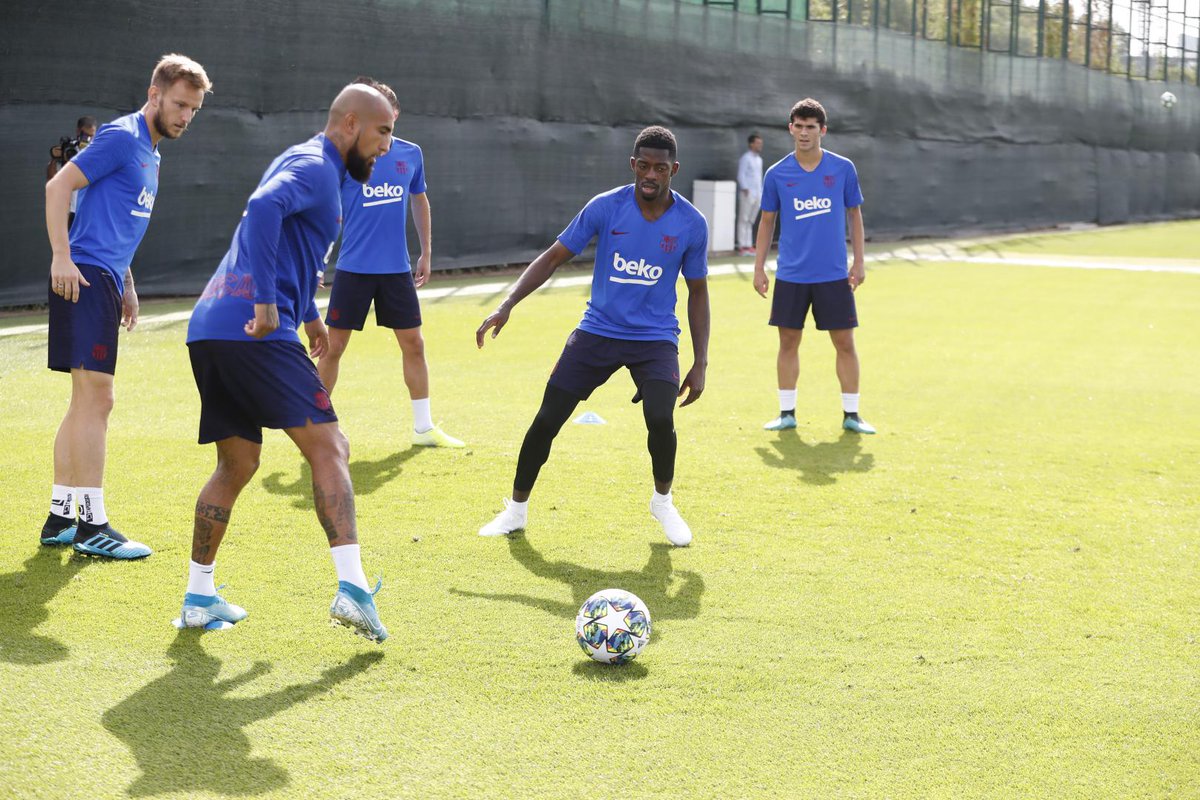 FCBarcelona's tweet image. Leo Messi trained with the group and O. Dembélé worked for part of the session with the team 😀🙌