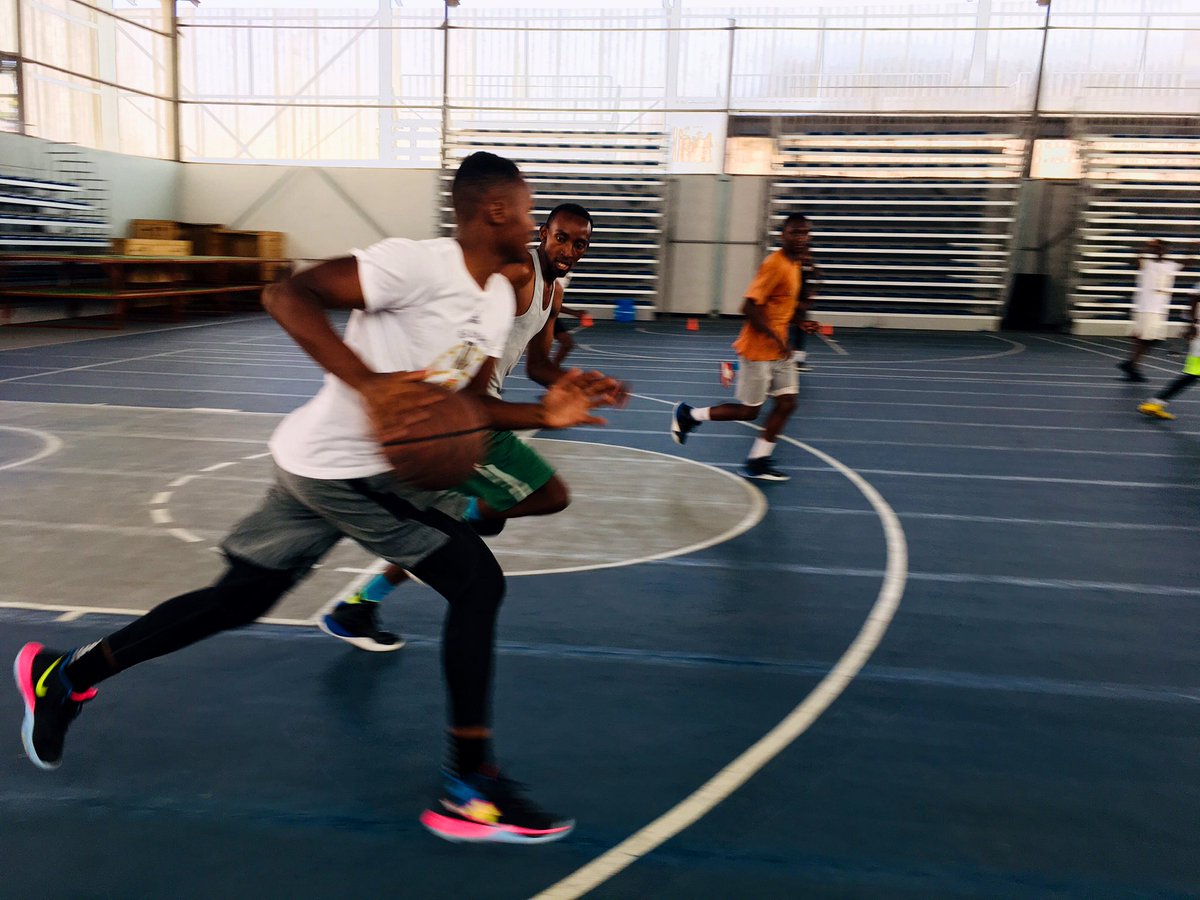 DarioCongo's tweet photo. #Sunday morning in Goma ! Avec notre champion d’Afrique #leopardbasket #AlexRamazani . Great man , great player ! Courage à tous les jeunes déterminés à atteindre leurs rêves #discipline #hardwork 🌟@PJB_Goma @OULDYASSIA https://t.co/2vbPYpA4GM