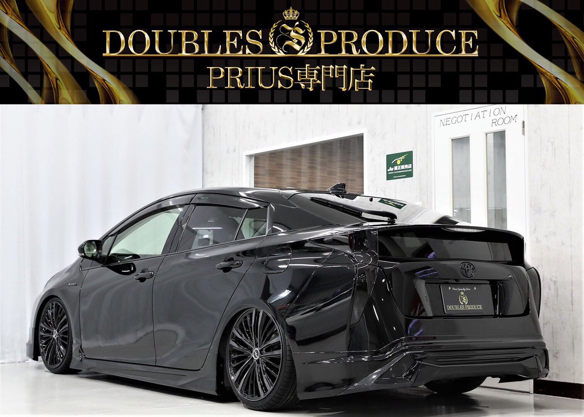 doubles_produce's tweet photo. こんばんは😊
ダブルスプロデュース店長の渡邉です！

黒 50プリウス S をネットアップ
致しております🙆‍♂️

当社オリジナルの
カラーアイヘッドライトに
フルモデリスタの
ブラックアウトカスタム👌
足回りは勿論、車高調
ホイールにはシャレンの限定色
と、贅沢なカスタムとなって
おります👍 https://t.co/XWf2No78sV