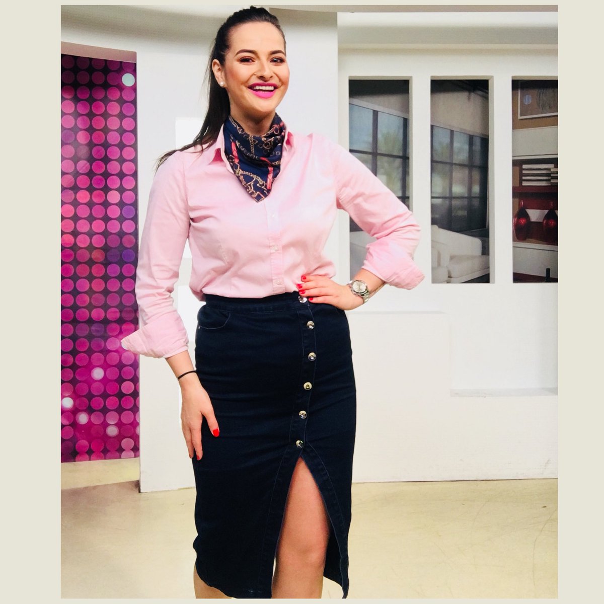 adelalupsemodel's tweet photo. Azi va astept de la ora 13:42 in direct la Etno Tv. 
•
•
•
@adelalupse #castigatiacum #tvhost #tvpresenter #romania #studio #television #tv #liveshow #calltv #callandwin https://t.co/PLp0MI7AJg