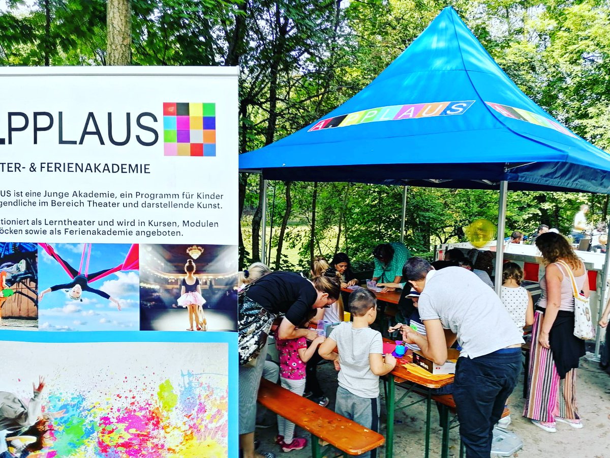 APPLAUSMUENCHEN's tweet photo. wir sind dabei #Isarinselfest #IIF19 not #DIF19 but sweet festival #Kultur #Straßenfestival #München #AWO #ASB #SPD https://t.co/lTU3LgEvOr
