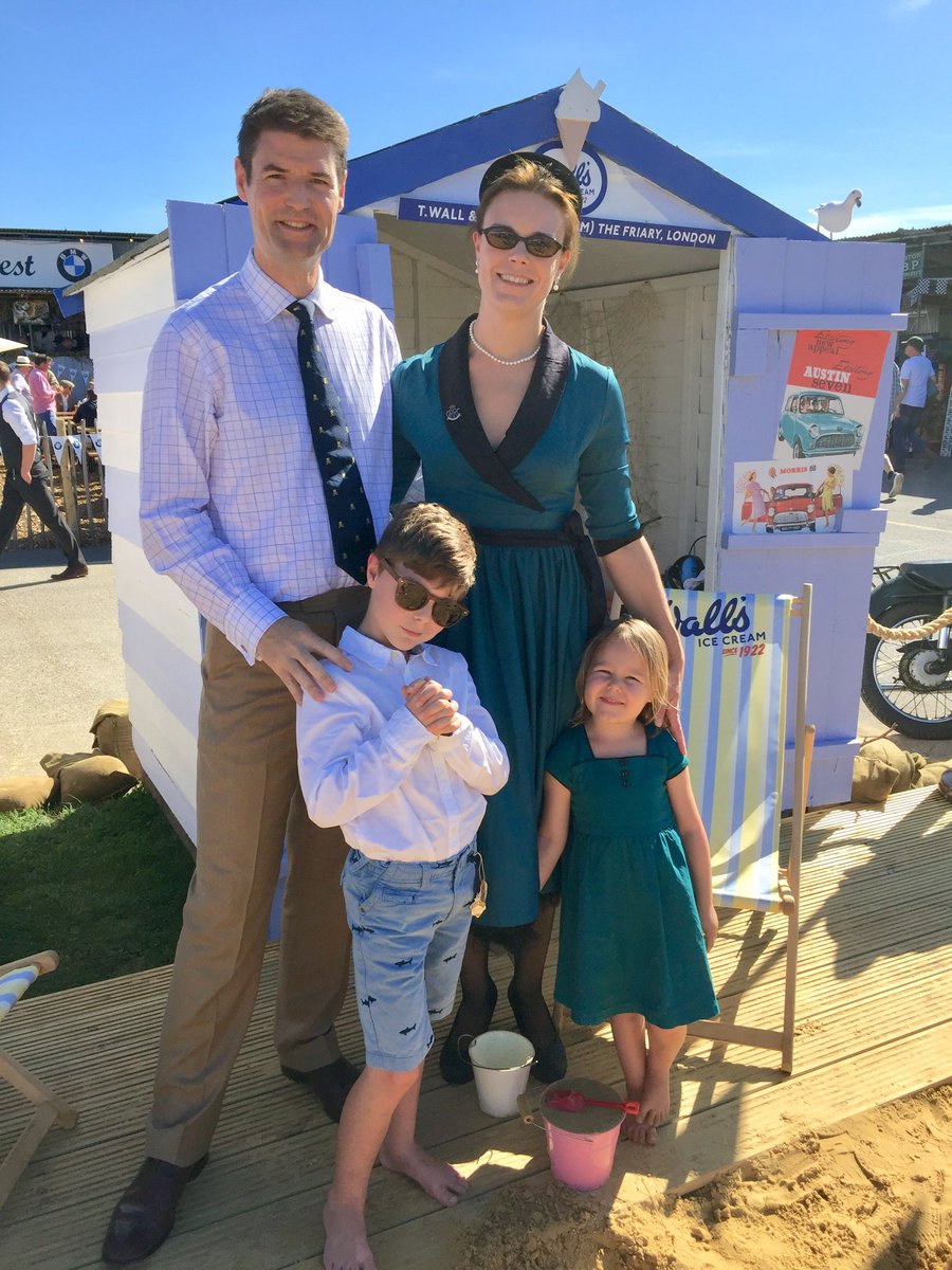 DrSimonEccles's tweet photo. Goodwood Revival 2019 ! Anything for a free ice cream #GoodwoodRevival #goodbyeserious @walls https://t.co/0d2WI9DFOu