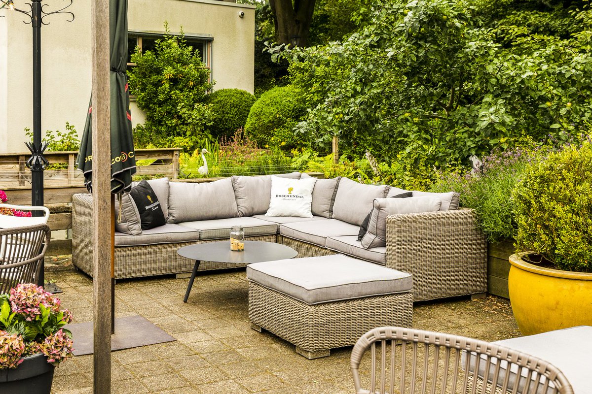 NHHotels's tweet photo. Soak up the last of the warm days before the chilly weather begins at the sunny gardens of our NH Bussum Jan Tabak! #alwaysconvenient https://t.co/HMeg5vXgPQ https://t.co/tXZPMyH4AV